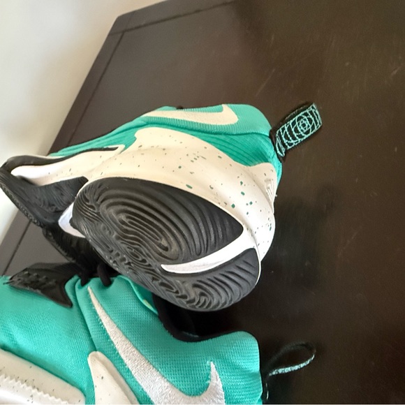 Nike Sneakers Size 8 1/2 - Picture 7 of 16